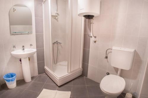 Triple Room with Balcony image 1