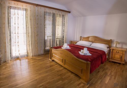 Triple Room with Balcony image 4