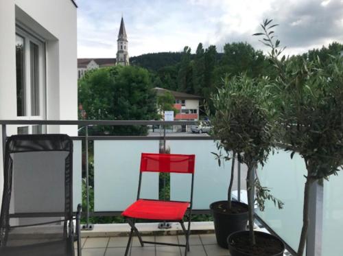 Spacious modern 2 bedroom flat great location old town + lake