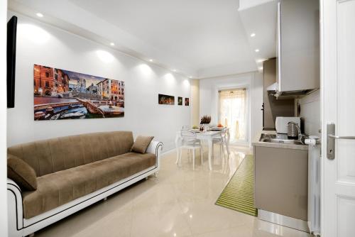 Ludovisi Barberini Grand Apartment, Roma (foto 7)