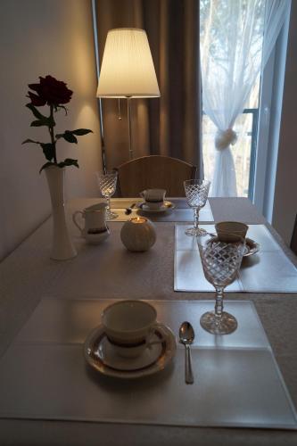Studio Apartment with Parking image 5