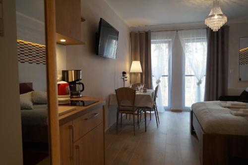Studio Apartment with Parking image 6
