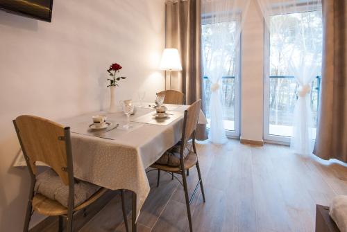 Studio Apartment with Parking image 4