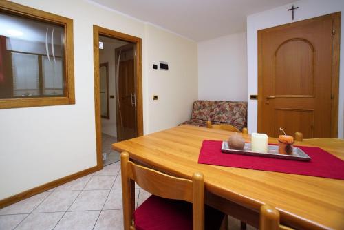 One-Bedroom Apartment image 2
