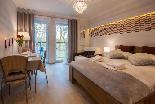 Studio Apartment with Parking image 6