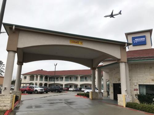 Americas Best Value Inn & Suites IAH Airport North - image 3