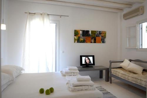 Kapetan Tasos Suites