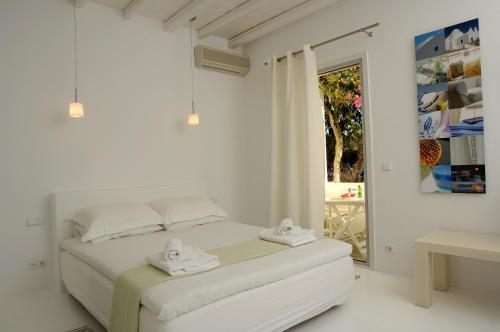 Kapetan Tasos Suites