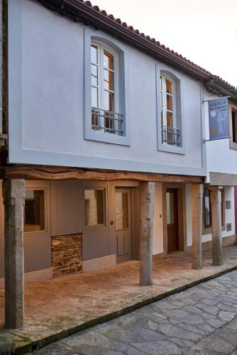 Exterior view, Albergue San Francisco in Arzua