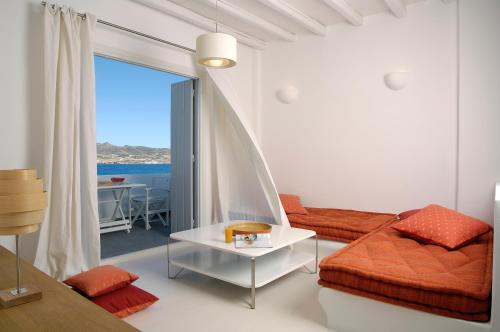 Kapetan Tasos Suites