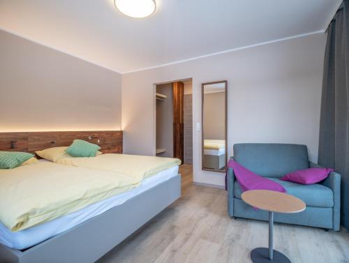 1 queen bed, 1 sofa bed