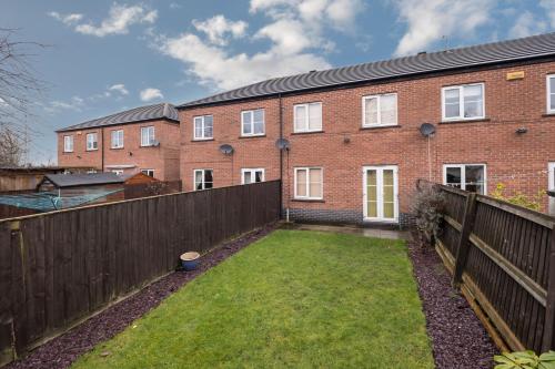 Cosy Home In The Heart Of Cheshire - FREE Parking - Professionals, Contractors, Families - Winsford