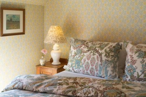 Cheshire Cat Inn & Cottages in Santa Barbara, USA
