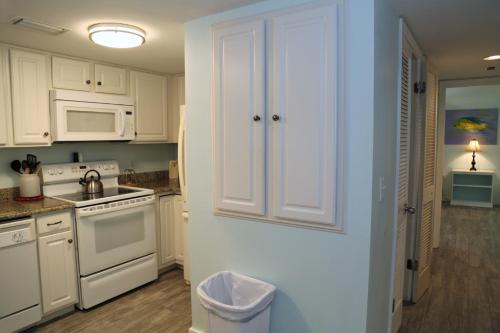 Tropical Winds 304 Condo - image 2