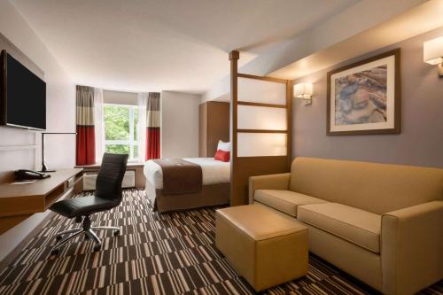 Microtel Inn & Suites by Wyndham Oyster Bay Ladysmith