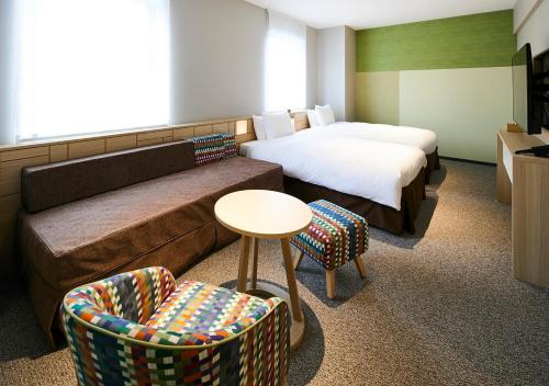 Universal Twin Room with Free access to Lounge - Non-Smoking