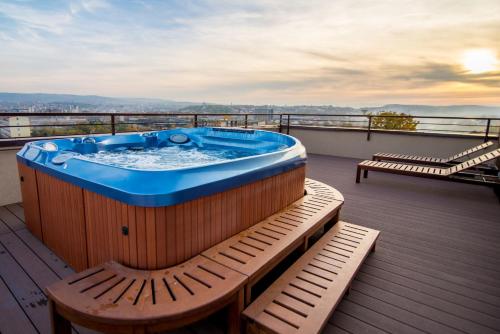 The Aviator Apartment - Jacuzzi & Panoramic View