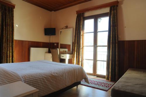 Superior Double Room with Spa Bath and Mountain View