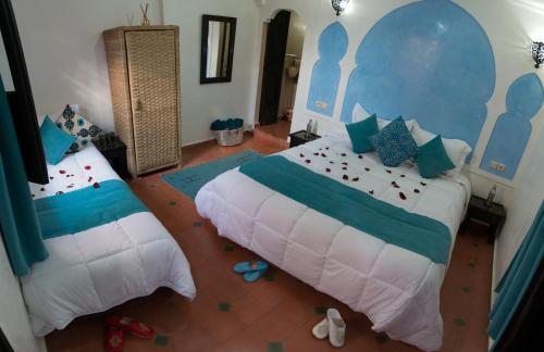 3 twin beds