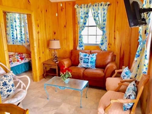 A Hotel Com B R Lakeside Cabins Rvs Retreat Holiday Park
