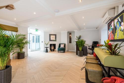 Burnside Hotel - image 11