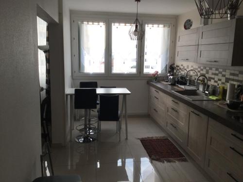 Appartement Laurent Bonnevay - Location saisonnière - Villeurbanne