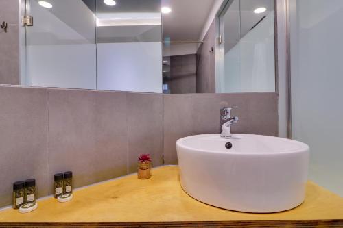 Double Room image 10