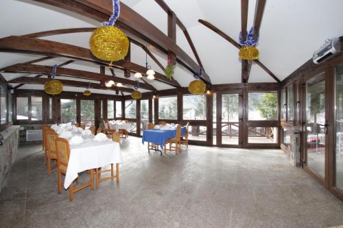 Restaurant, Vila Acvila in Sinaia sentrum