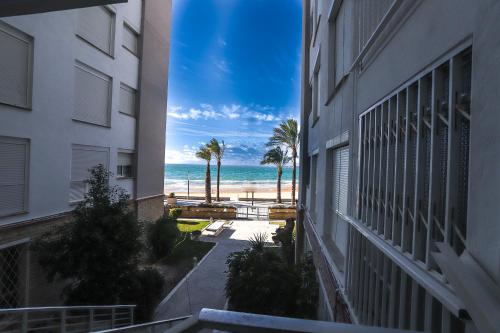 Three-Bedroom Apartment with Sea View image 10