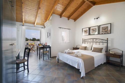 Syriti Studios, Skála Kefalonia