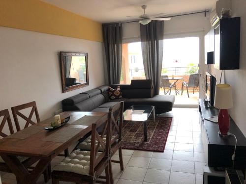 Schönes 3 Zimmer Apartment, Meerblick, Pool, freies WLan, Peyia (foto 6)