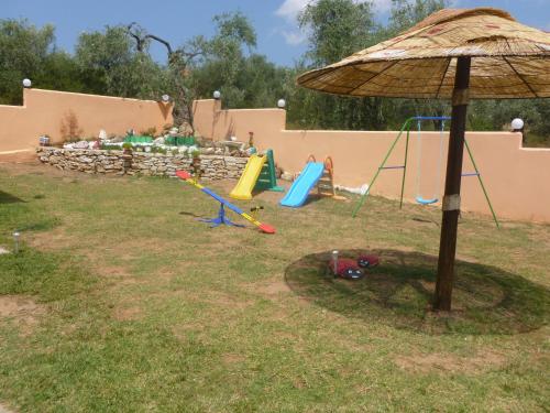 lekplats, Villa Platanos in Thassos