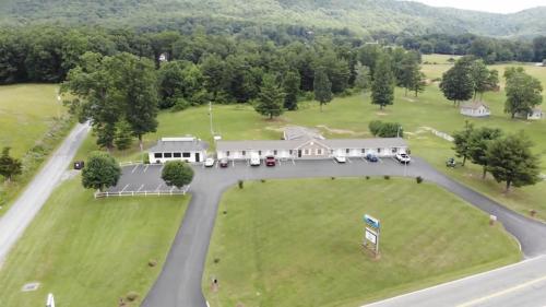 Fox Mountain Inn - Hotel - Max Meadows