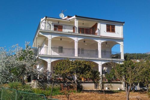 Apartments with a parking space Seget Vranjica Trogir - 14212 Seget Vranjica