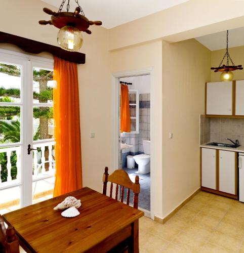 Dolphins Apartments - image 9