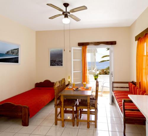 Dolphins Apartments - image 3