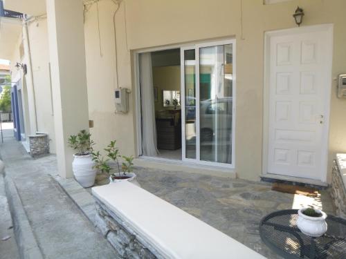 Karafelas Hotel - image 5