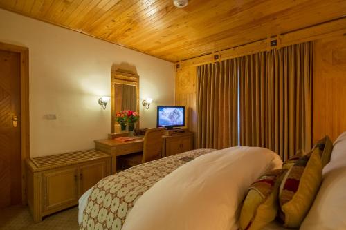 Gilgit Serena Hotel Gilgit Serena Hotel