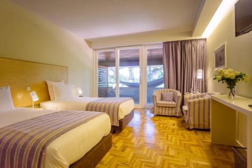 2 twin beds