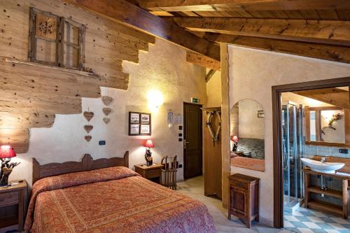 3 twin beds