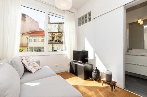 Claude Homes Lisbon Marques - image 13