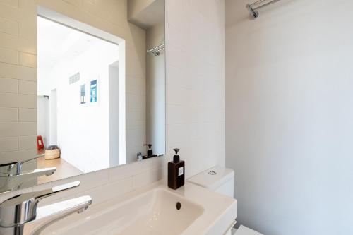 Claude Homes Lisbon Marques - image 10