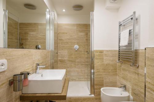Regis Condo - image 5