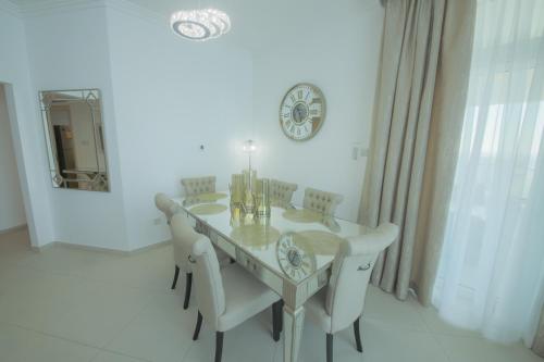 Stunning 5* 4BR-Oceanfront-Apartment - image 11