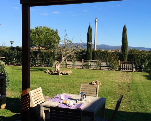 Small cottage with aircon, private terrace and garden - 2000m from the beach by ToscanaTour