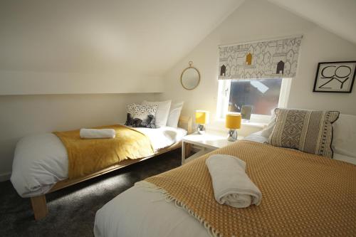 Air Host and Clean - Apartment 1 Broadhurst Court sleeps 4 minutes from town centre - image 13