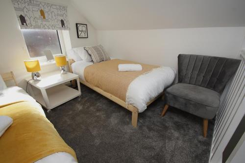 Air Host and Clean - Apartment 1 Broadhurst Court sleeps 4 minutes from town centre - image 8