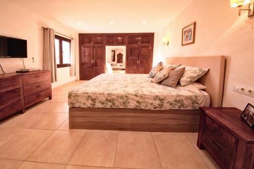 Los Arcos, Javea in เอร์มิตา