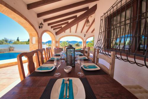 Los Arcos, Javea in เอร์มิตา