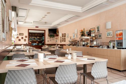 Hotel Mondial - image 4
